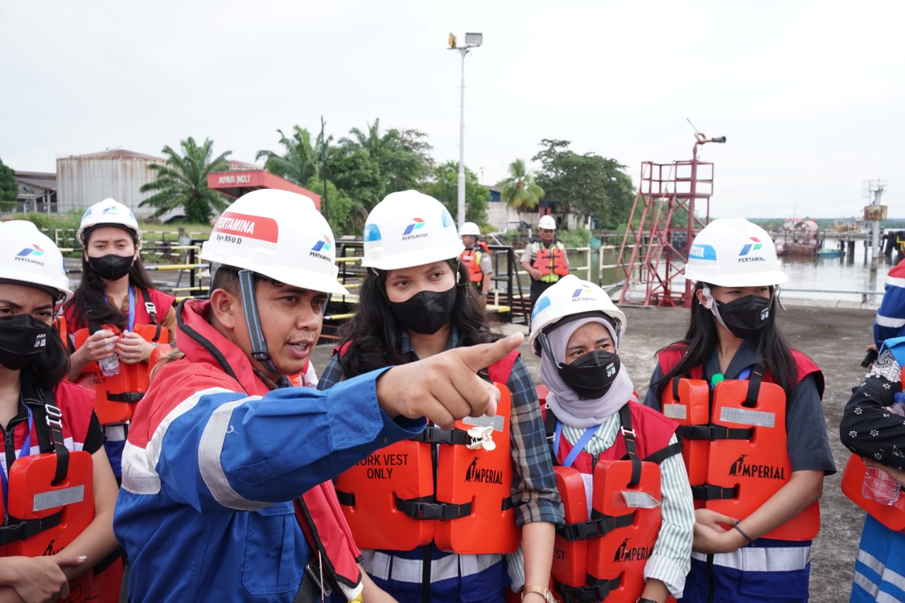 Pertamina Patra Niaga Regional Sumbagut Ajak Finalis MyTrip MyPertamina Melihat Lebih Dekat Distribusi Energi