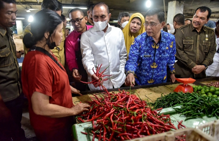 Tinjau Pasar Petisah, Edy Rahmayadi Pastikan  Harga Stabil dan Pasokan Aman