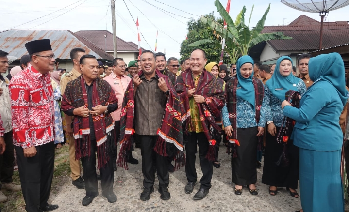 Di Dampingi Bupati Paluta , Tim Evaluasi PKK Sumut Disambut Ketua TP-PKK Ny Rostiani , Andar Amin Harahap : Selamat Datang..,,