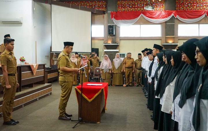 Bupati Solok Ambil Sumpah dan Serahkan SK PPPK Guru Formasi Tahun 2022  .