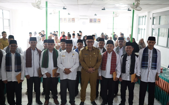 Bupati Solok Capt. H. Epyardi Asda, Dt. Sutan Majo Lelo, M. Mar Hadiri Pengukuhan Pengurus BKM