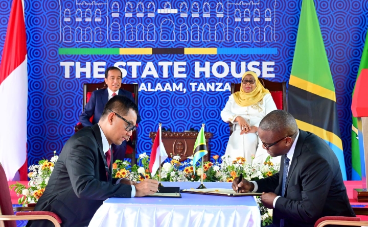 Disaksikan Presiden Jokowi, PLN Teken Kerjasama dengan TANESCO