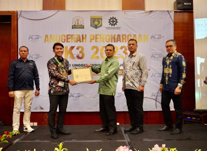 PLN UPP SBU2 Raih Penghargaan K3 Awards dari Disnakermobduk Aceh