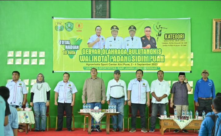 Walikota Padangsidimpuan Buka Gebyar Bulu Tangkis, Ini Ajakan Irsan Efendi Nasution