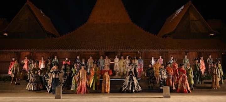 Membawa Batik Kudus Kembali ke Kota Kretek Melalui Koleksi â€˜SANDYAKALA SMARAâ€™Â  Karya Denny Wirawan