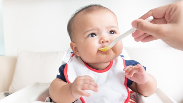 Mengulik Fakta Dibalik MPASI Fortifikasi: Apakah Berbahaya untuk Bayi?
