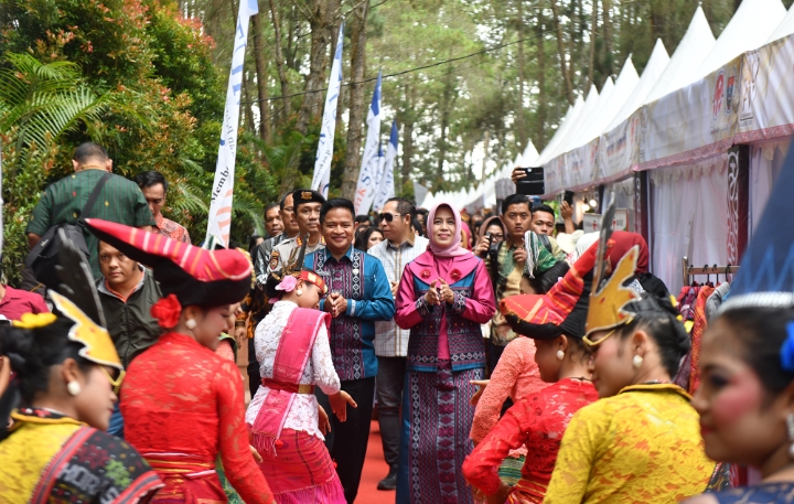 Buka Lake Toba Fashion Week 2023, Pj Gubernur Hassanudin Sebut Kekayaan Sumut Hebat