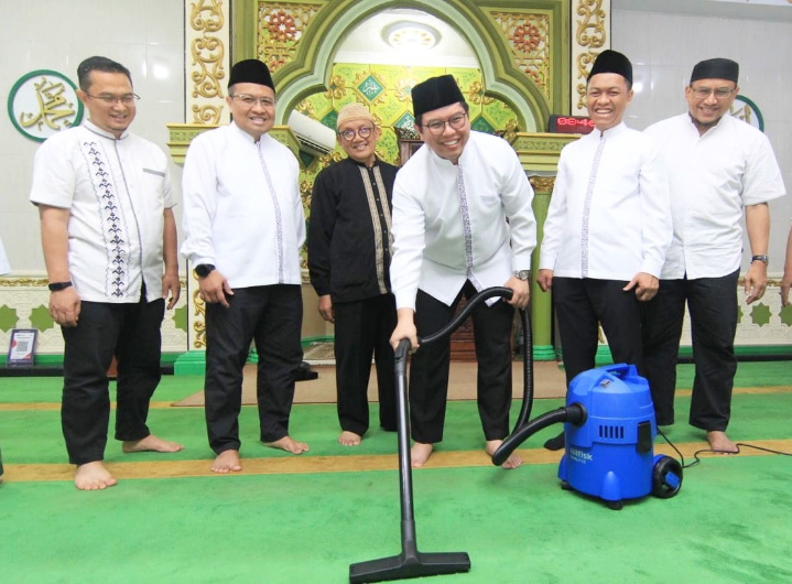 Peduli Kebersihan Rumah Ibadah, Bank Muamalat Gelar Gerakan Bersih Masjid