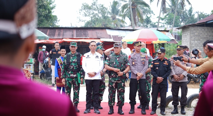 Danrem 032 Wirabraja Brigjen. TNI Rayen Obersyl Tutup Kegiatan TNI Manunggal Membangun Desa ke-118 Tahun 2023
