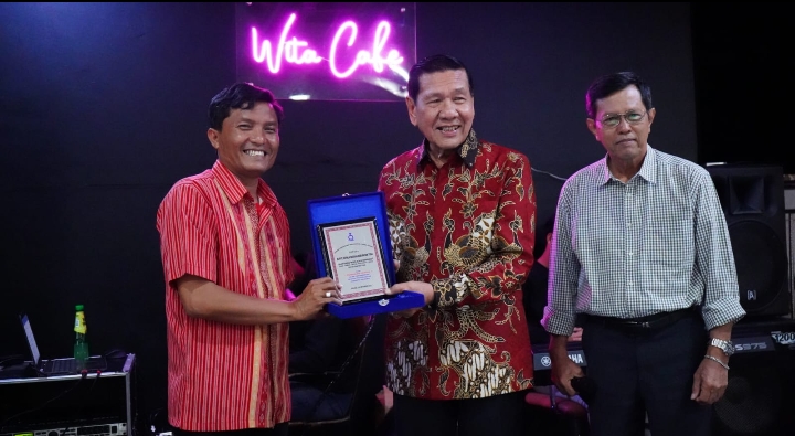 Suasana Akrab Pemkab Toba dengan Lansia HKBP Petukangan Jakarta Selatan
