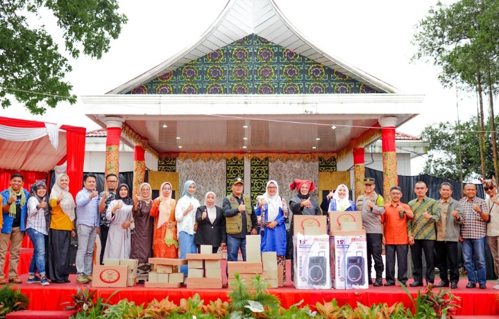 Event Sumarak Salingka Danau Tahun 2023 Resmi Ditutup Bupati Solok Diwakili Kepala Disparbud Armen, AP, MM