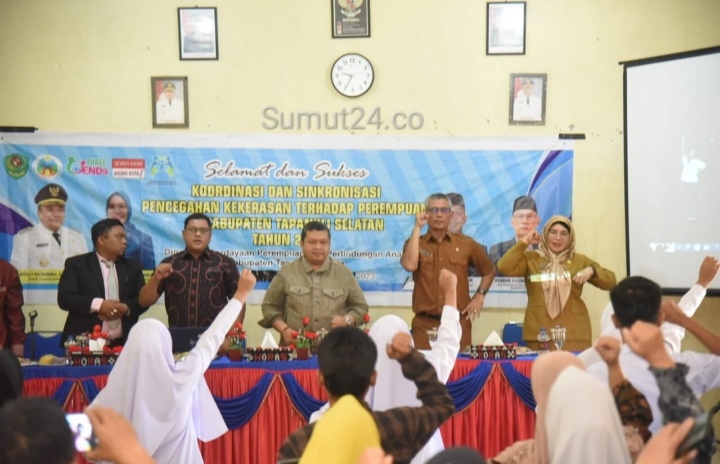 Hadiri Sosialisasi Internet Cerdas Forum Anak se-Tapsel, Bupati Dolly Pasaribu Imbau Anak-Anak dan RemajaÂ Bijak Bermedsos