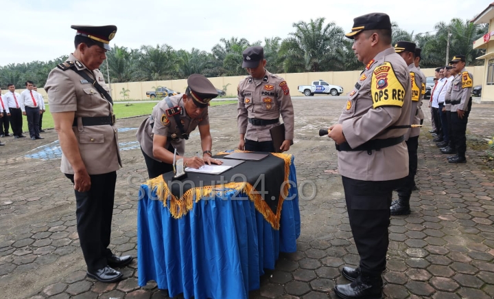 Kapolres Pimpin Sertijab Dua Personil Polres Palas, AKBP Diari Astetika : Tujuannya untuk Pembinaan