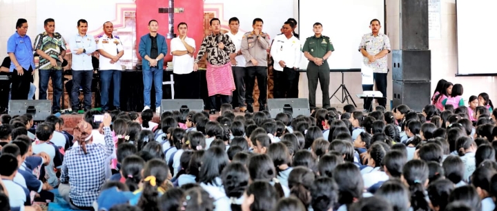 Hadiri Seminar Pelajar dan Siraman Rohani, Bupati Simalungun Minta Pelajar Lebih Giat Belajar