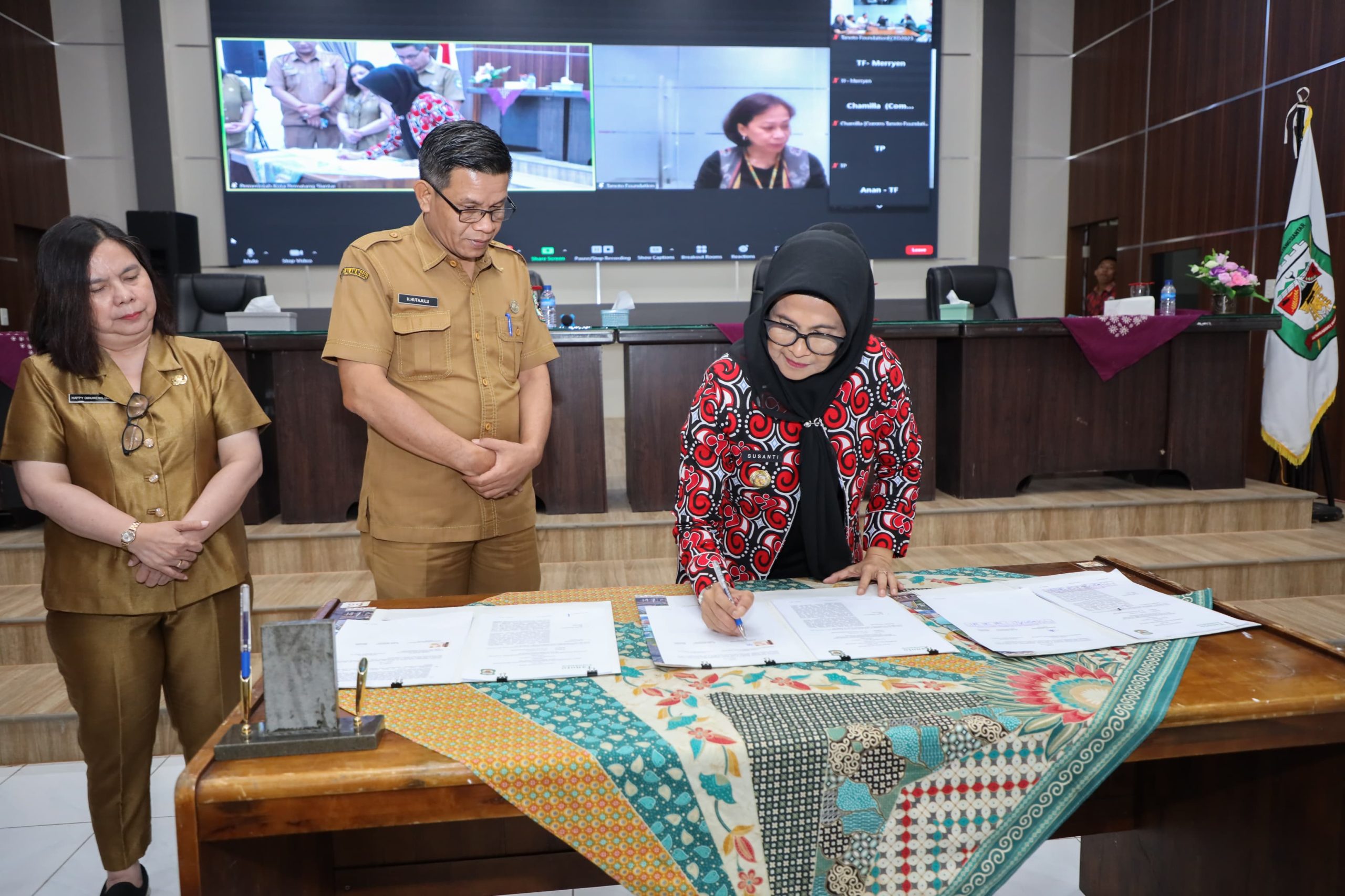 Wali Kota memorandum of understanding (MoU) dengan Director of Basic Education Yayasan Bhakti Tanoto