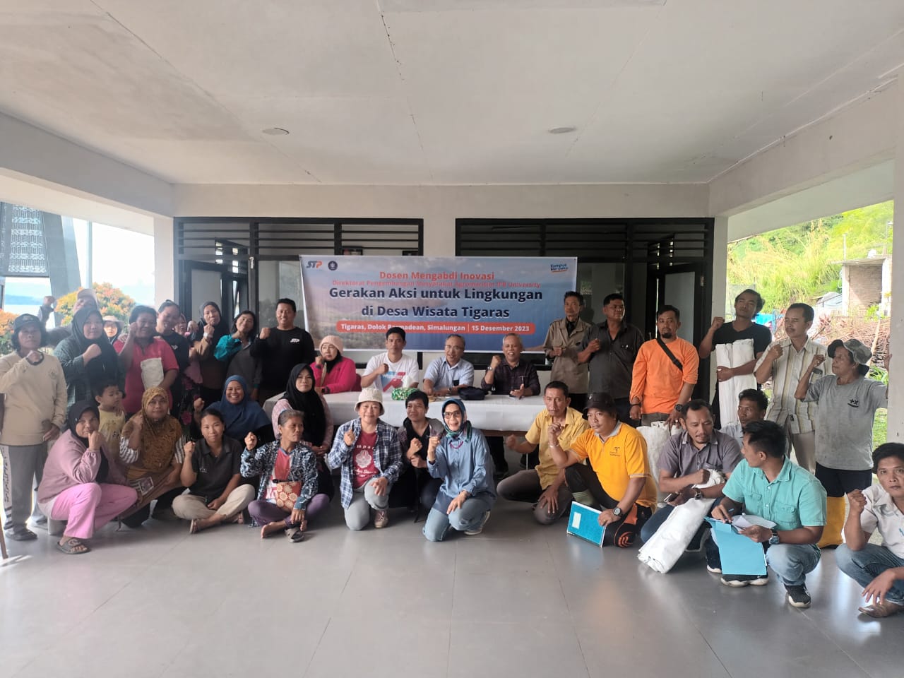 PT.Japfa aksi Peduli Penanganan Sampah Bersama Masyarakat Di Danau Toba.