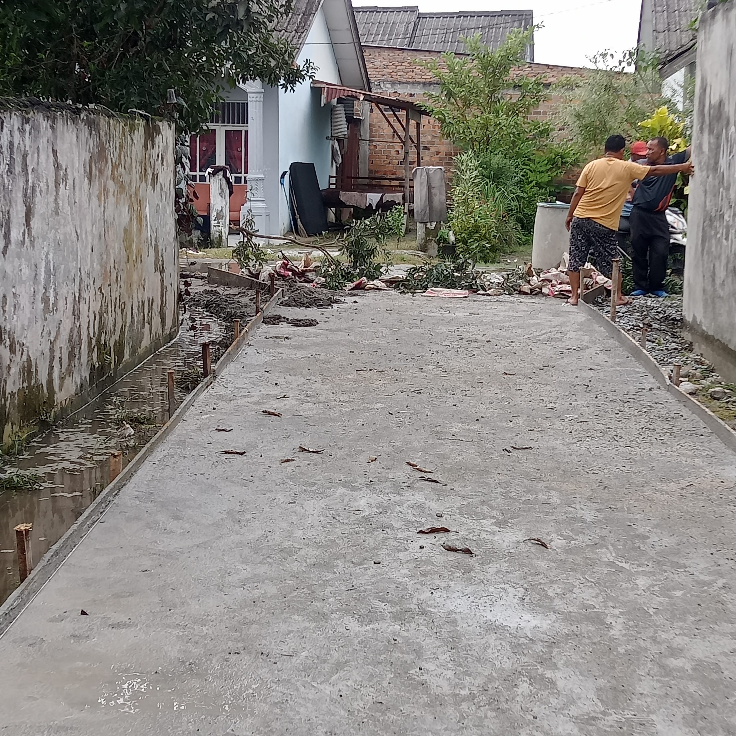 Diduga Asal Jadi Dan Tidak Sesuai Spesifikasi RAB, Pembangunan Jalan Rabat Beton Desa Paya GambarÂ  Tercium Aroma Korupsi