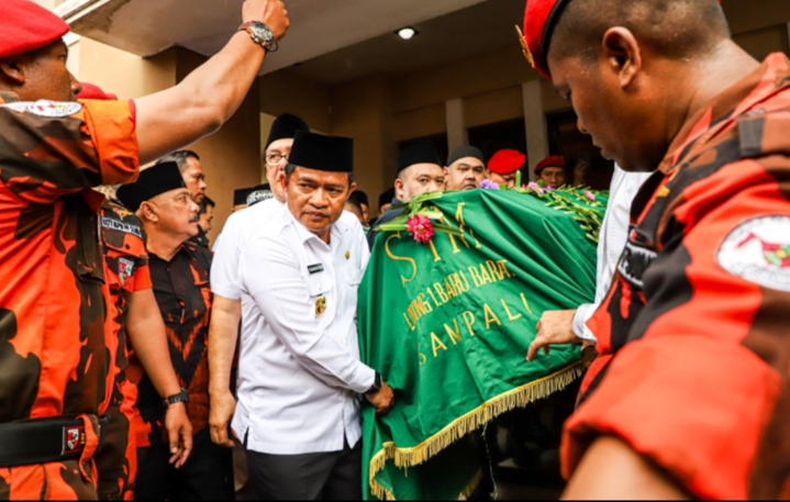 Pj Gubernur Sumut Doakan dan Lepas Keberangkatan Jenazah Kodrat Shah