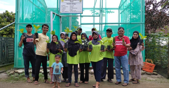 Kelompok Tani Sejahtera Binaan Handi Afran Sitorus Meningkatkan SDM dan Kekompakan serta Bagi bagi Sayuran Kepada Masyarakat