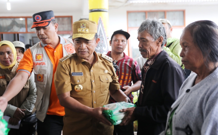 Pj Gubernur Sumut Tinjau Korban Banjir Bandang di Humbahas