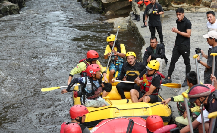 Bupati Pakpak Bharat Mengikuti Praktek Arung Jeram, Sebagai Bentuk Pariwisata