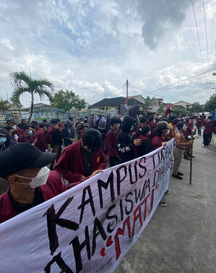 DO 6 Mahasiswa Karena Sering Demontrasi, Ratusan Mahasiwa UNIKA Medan Demo Kopertis dan Rektorat