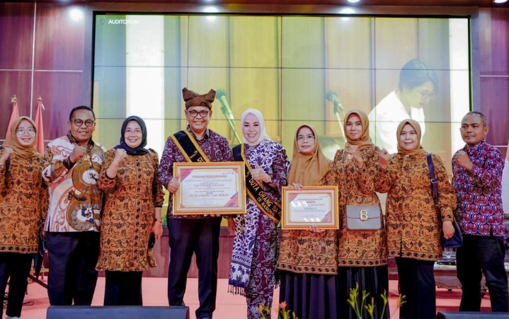 Bupati Solok dan Ketua TP-PKK Kab. Solok Sumatera Barat Dikukuhkan Sebagai Duta Orang Tua Hebat