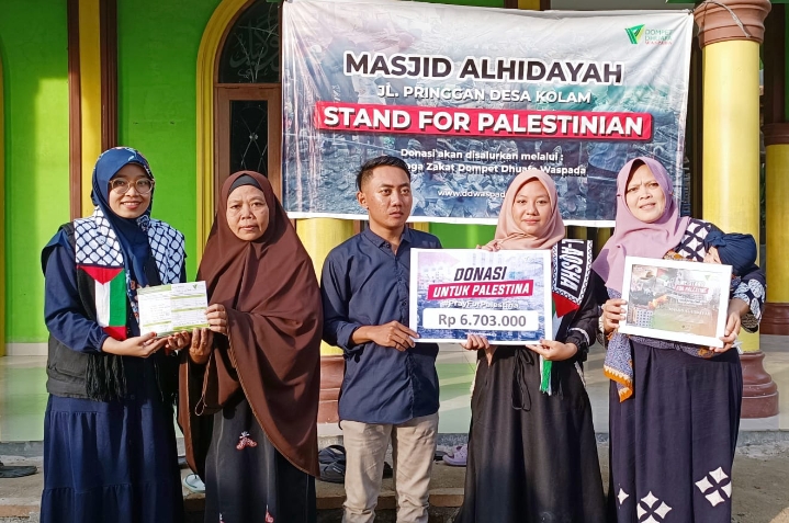 Jamaah Masjid Al Hidayah Desa Kolam Salurkan Donasi Palestina