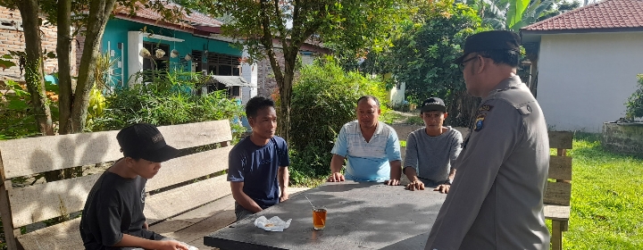 Jalin Komunikasi Yang Baik, Kanit Binmas Polsek Simpang Empat Gelar Jumat Curhat