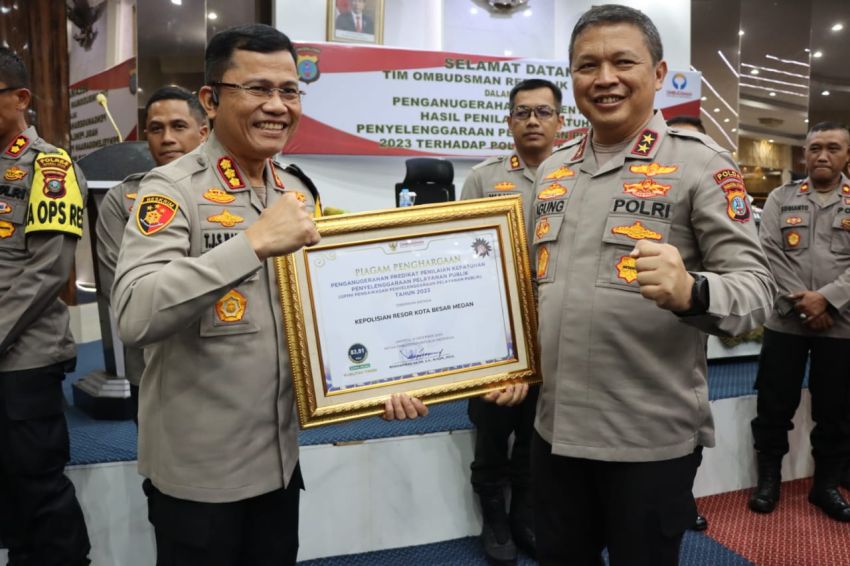 Kapolrestabes Medan Terima Penghargaan dari Ombudsman Sumut