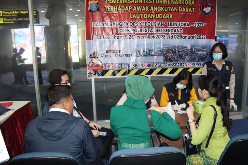 Ops Lilin Toba 2023 Polresta Deli Serdang Gelar Tes Urin Terhadap Awak Maskapai Penerbangan dan Masinis di Bandara KNIA