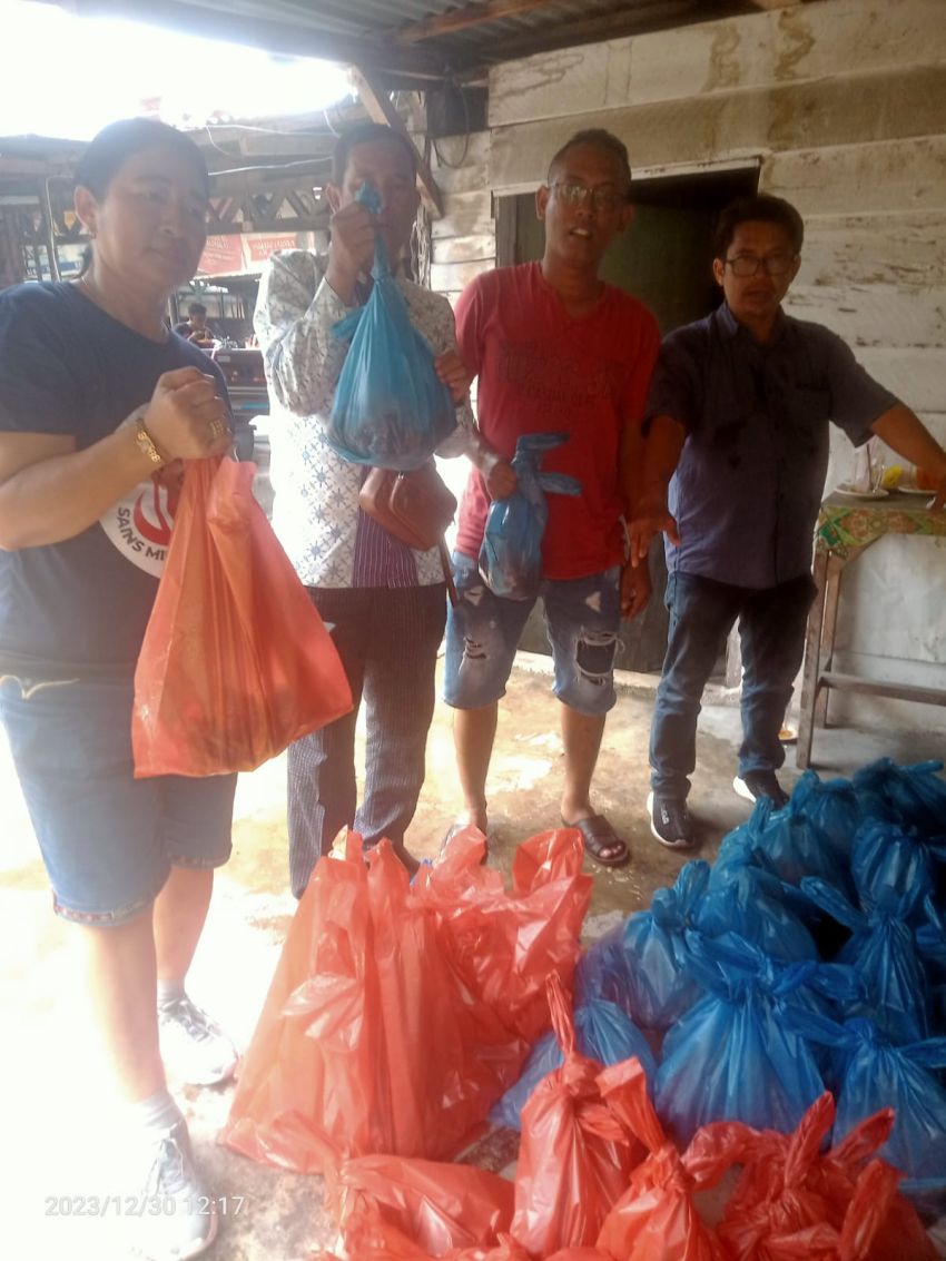 Solidaritas Wartawan, LSM, Advokat dan Berbagai Profesi Siantar - Simalungun Laksanakan Bhakti Sosial dengan Penyembelihan Lembu.