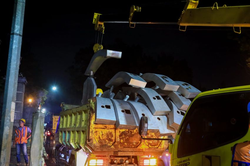 Pemko Medan Bongkar Lampu Jalan Proyek Penataan Lanskap