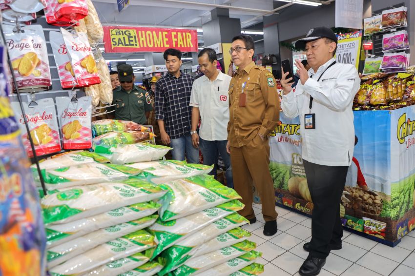 Wali Kota diwakili Asisten Perekonomian dan Pembangunan Sidak Harga dan Stok Kebutuhan Pokok