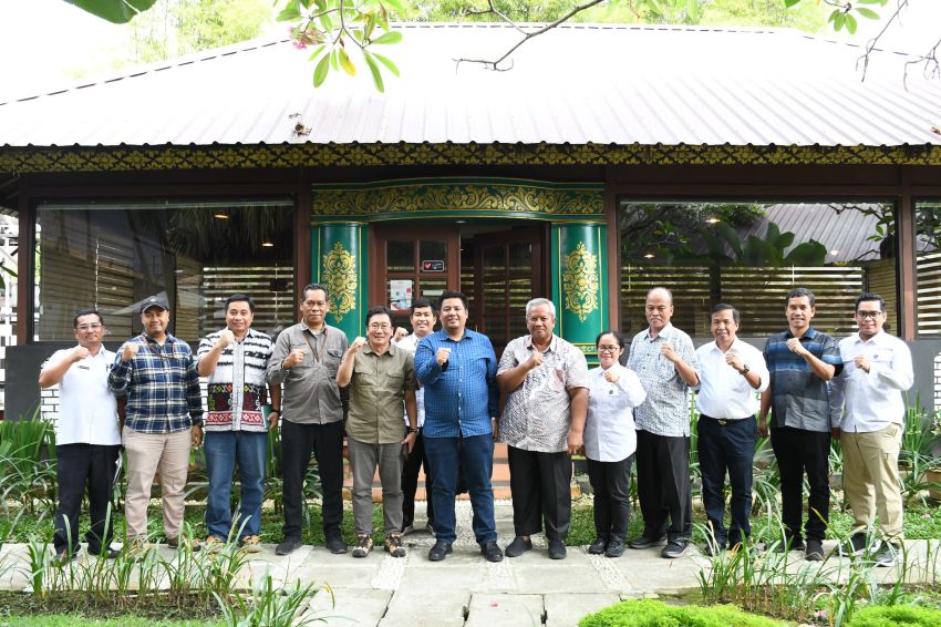 Bupati Samosir Meminta Perhatian Kementerian LHK Dalam Penanganan Daerah Aliran Sungai di Samosir