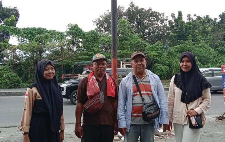 Warga Keluhkan Tumpukan Sampah di Jalan William Iskandar