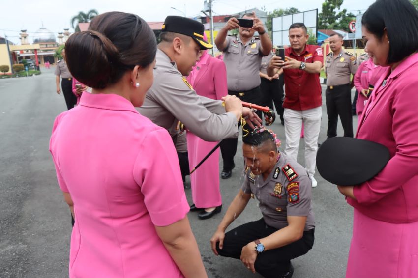 Kapolresta Deli Serdang Pimpin Upacara Kenaikan Pangkat Personil Polresta