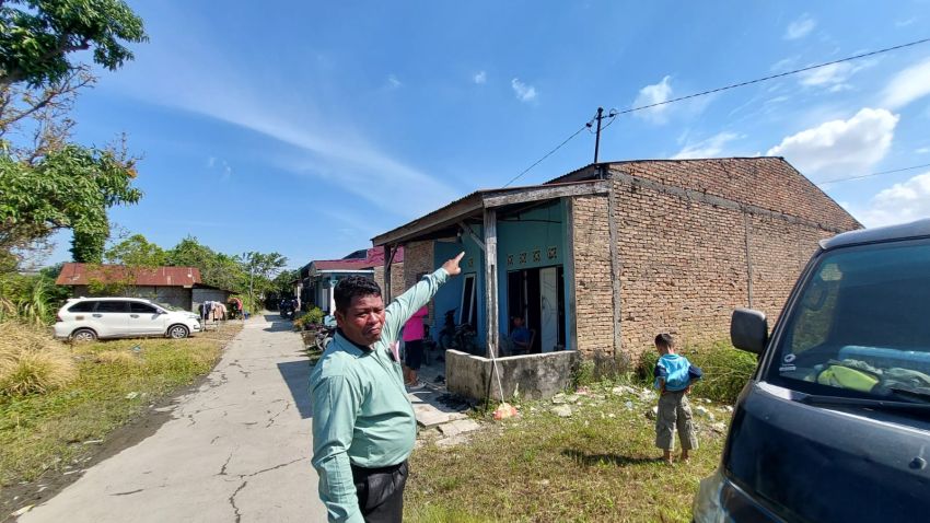 Warga Was-was, Pemasangan Kabel Listrik Tidak Pakai Tiang Hanya dari Rumah ke Rumah