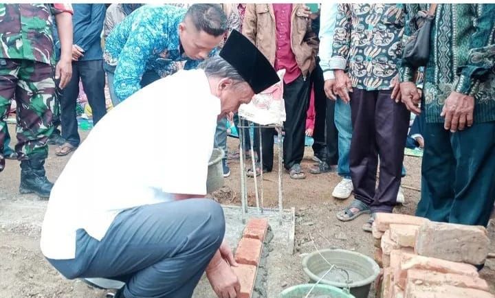 Wakil Bupati Pakpak Bharat Letakkan Batu Pertama Pembangunan Mesjid Di Galiaman