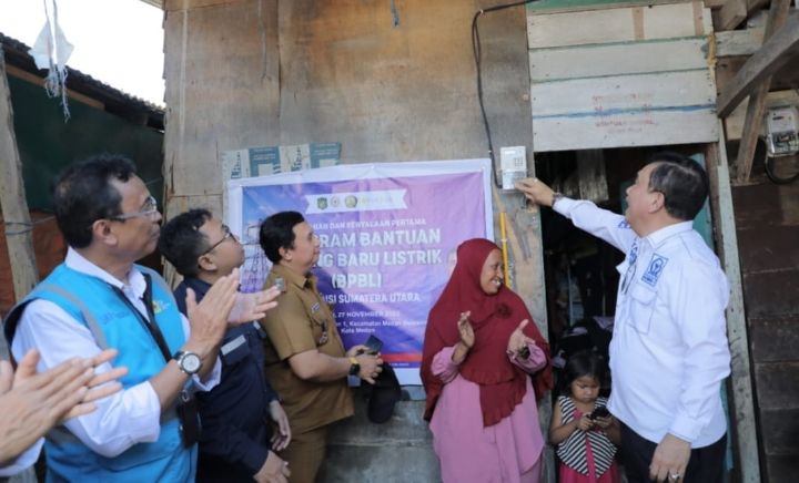 Sepanjang 2023, 4500 Keluarga Kurang Mampu Dapat Bantuan Pasang Baru Listrik PLN Gratis