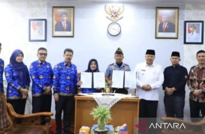 Wali Kota Solok Saksikan Penyerahan KTP - EL Kepada Warga Binaan Lapas Kelas II B Solok.