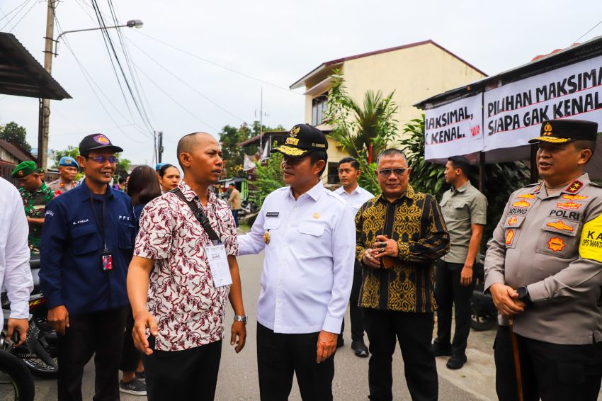 Pj Gubernur Sumut Hassanudin Nyoblos di TPS 2 Kelurahan Anggrung