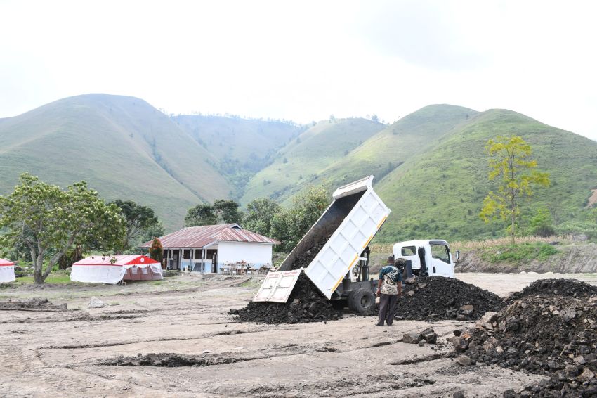 PEMKAB SAMOSIR LANJUTKAN PENATAAN LAHAN PERTANIAN DI KENEGERIAN SIHOTANG