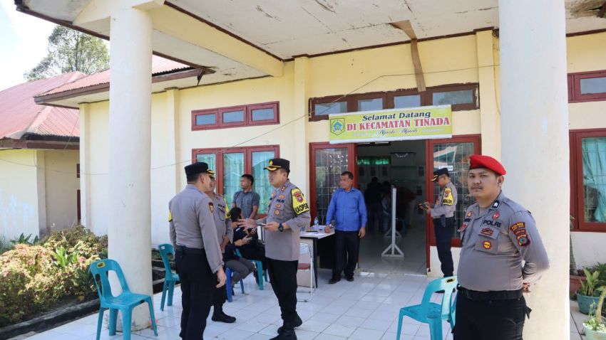 Kapolres Pakpak Bharat Pastikan Sejumlah Kantor PPK Melakukan Perhitungan Surat Suara Aman