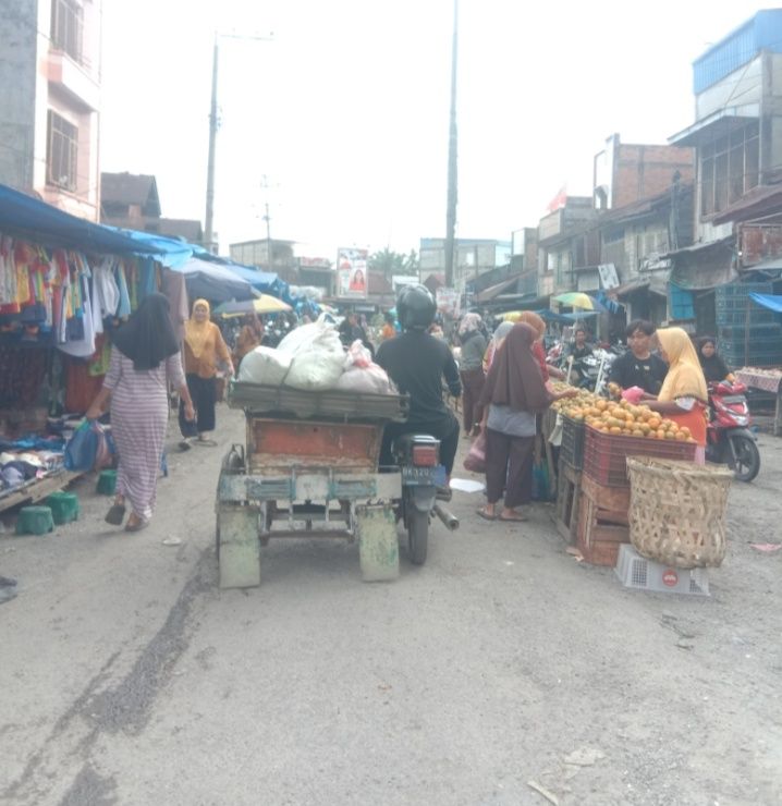 Puluhan Tahun Tak Pernah Diperdulikan Pemkab, Pasar Sigambal Semakin Semraut