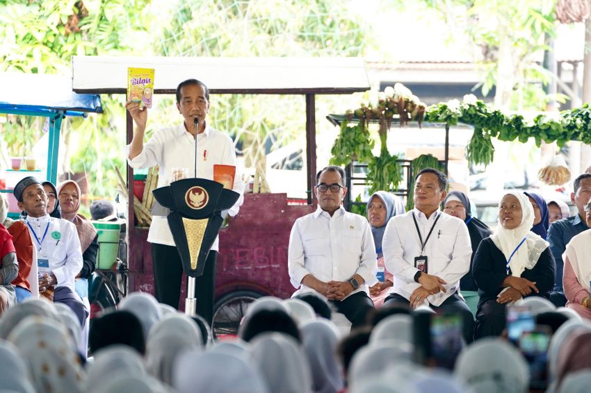 Persentase Kredit Macet Nasabah Mekaar Hanya 0,5 Persen, Jokowi Puji dan Apresiasi Positif