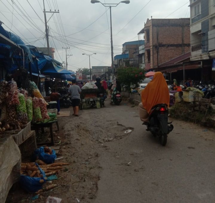 Mulai Bupati HT Milwan hingga Erick, Jalan Pekan I Sigambal Tak Pernah Diperbaiki