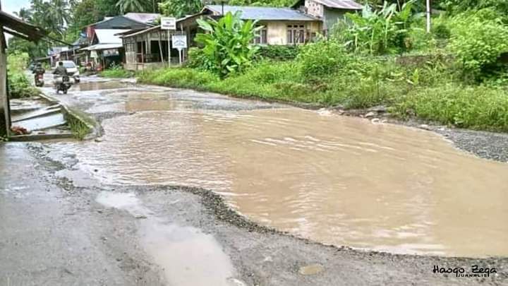 Bertahun Tahun Jalan Provinsi di Nias Rusak Parah, Pemprov Seakan Tak Peduli