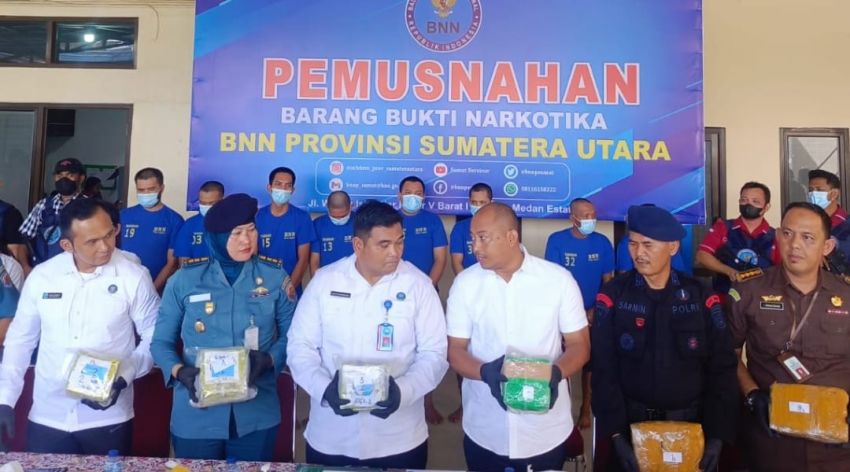 BNNP Sumut Ringkus Pasutri Pengirim Paket Daun Ganja Tujuan Tangerang