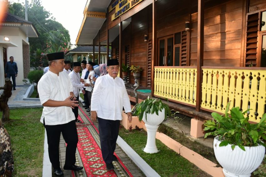 Bupati HM Ali Yusuf Siregar Mengikuti Buka Puasa Bersama Keluarga Besar Dinas Pendidikan Kabupaten Deli Serdang